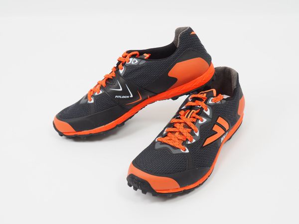 BOLD X Orientierungslaufschuhe mit Spikes Gr. 46 (17518)