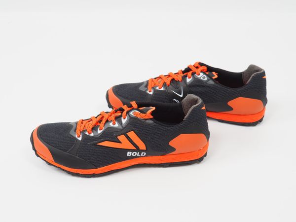 BOLD X Orientierungslaufschuhe mit Spikes Gr. 46 (17518)