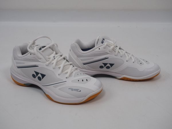 YONEX Indoorsport-/Badmintonschuhe Damen Gr. 38 (19579)
