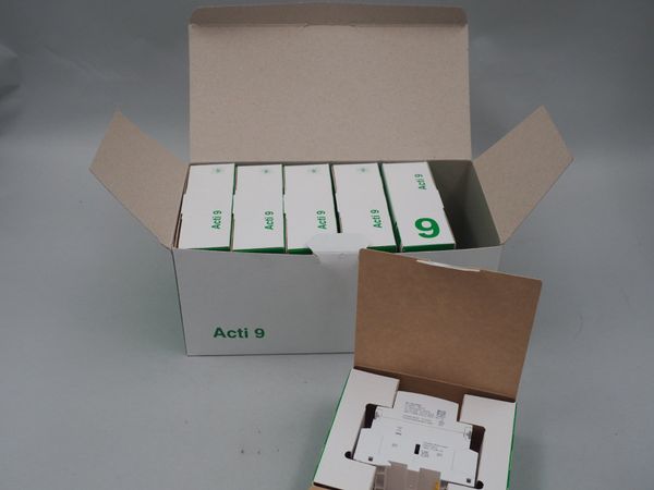 6x SCHNEIDER ELECTRIC Installationsschütz 25A (19541)
