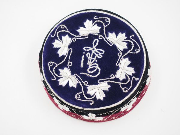 Cerevis, handbestick mit Weinlaub (18107)