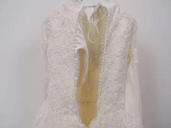 Hochzeitskleid Langarm Gr. S/M (19517)