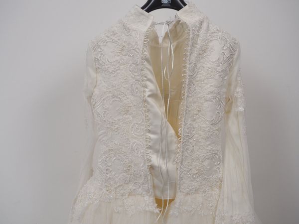 Hochzeitskleid Langarm Gr. S/M (19517)